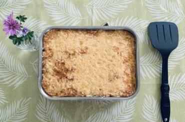 Ma dernière publication ici avant plusieurs mois. Je termine mes partiels et je déménage de ma colocation parisienne. Je rentre me reposer suite à mon opération dans la ferme familiale, puis je pars début août en Finlande pour une année. Ce soir : hachis Parmentier au potiron et aux deux viandes.