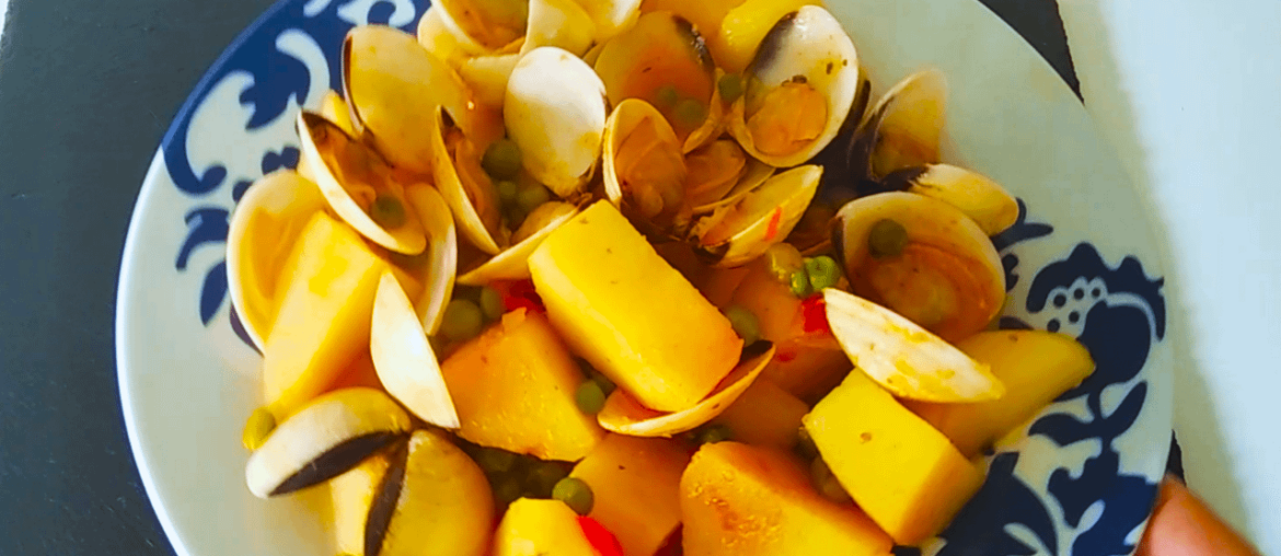 Stewed Potatoes with Clams