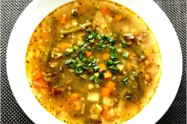 Today for lunch - soup made from green beans and smoked broth and chicken quarters on bacon and onions with mashed potatoes. Compared to the original recipe baked in a REMOSKA. Have a nice rest of Sunday everyone 🌞🍻