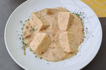 Chanterelle sauce with dumplings