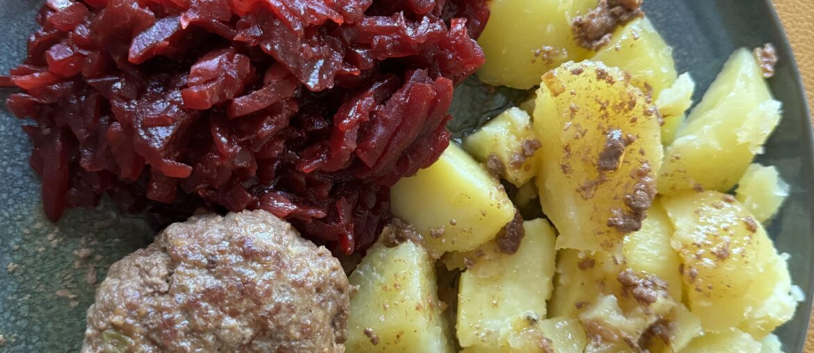 Meatball with beetroot and potato