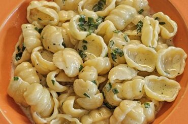 Quick lunch (20 mins): creamy pasta with freshly harvested sage