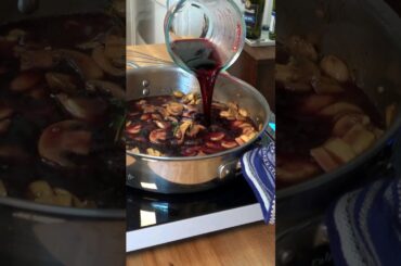 Shrooms and Wine Anyone?  #gravyguy #thesauceandgravychannel #sauce