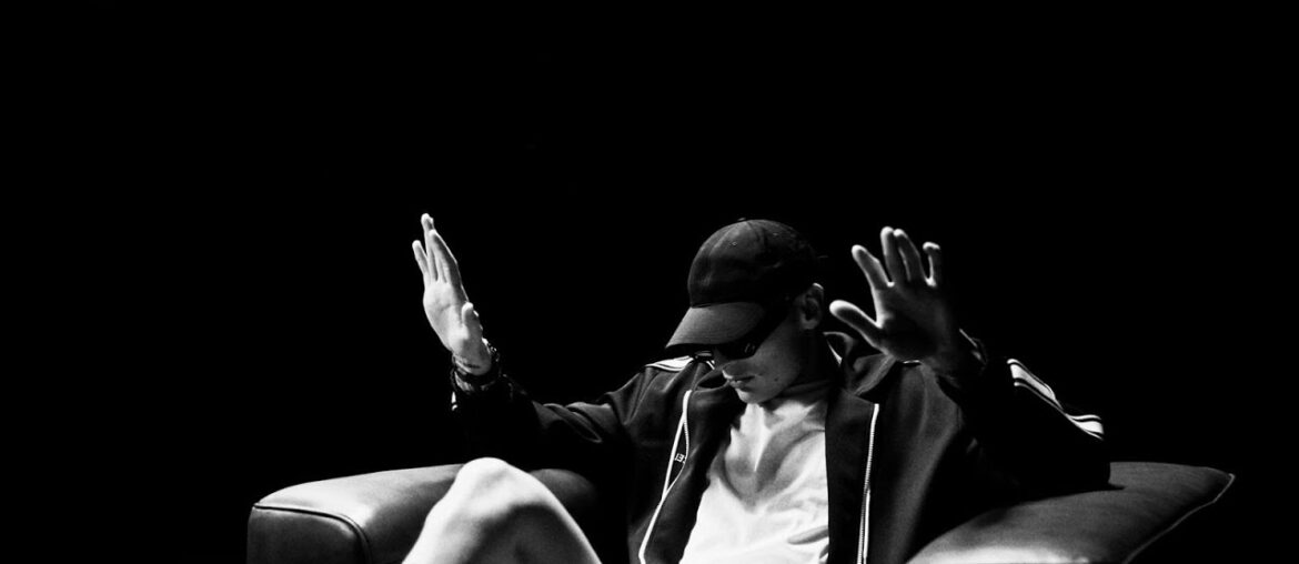 VINO TINTO (Video Oficial) - Peso Pluma, Natanael Cano, Gabito Ballesteros