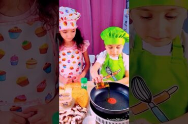 Children make a very healthy and delicious sandwich with vegetarian schnitzel  #shors #viral #kids