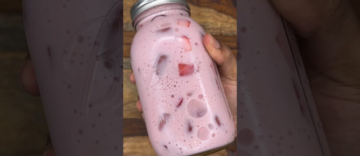 Creamy Strawberry Agua Fresca #aguafresca #mexicanfood #recipe