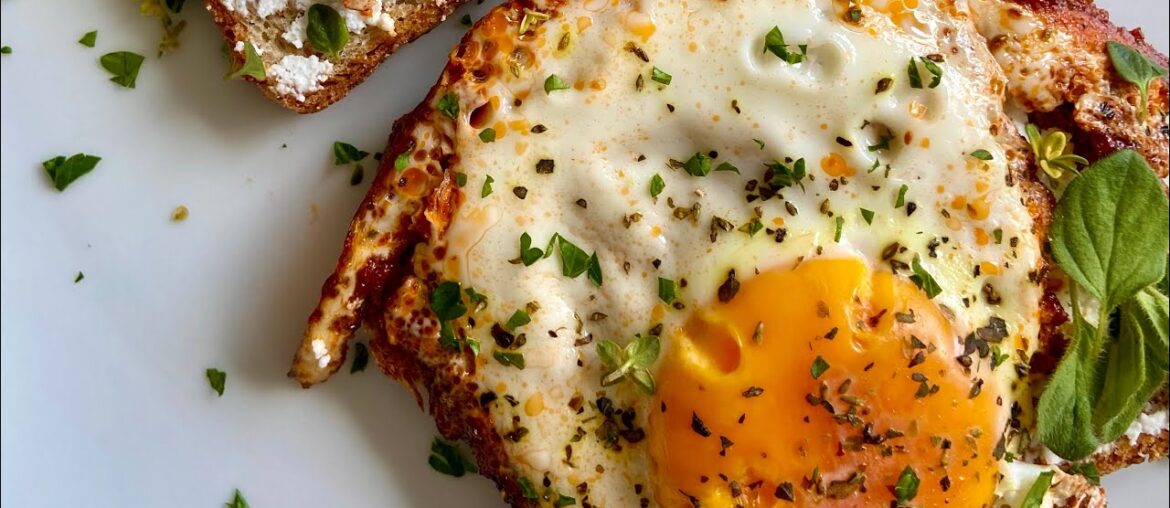 THE BEST PESTO EGG TOAST EVER!!