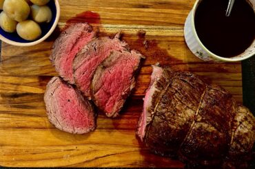 French Style Beef Tenderloin [Chateaubriand with Wine Sauce]
