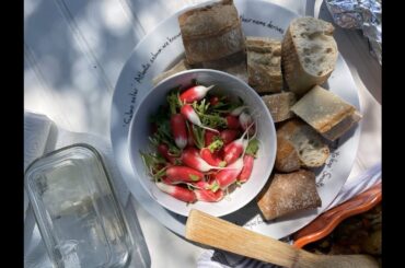 When 'girl dinner' is a legitimate dining experience! What makes a good French 'snicky snack'