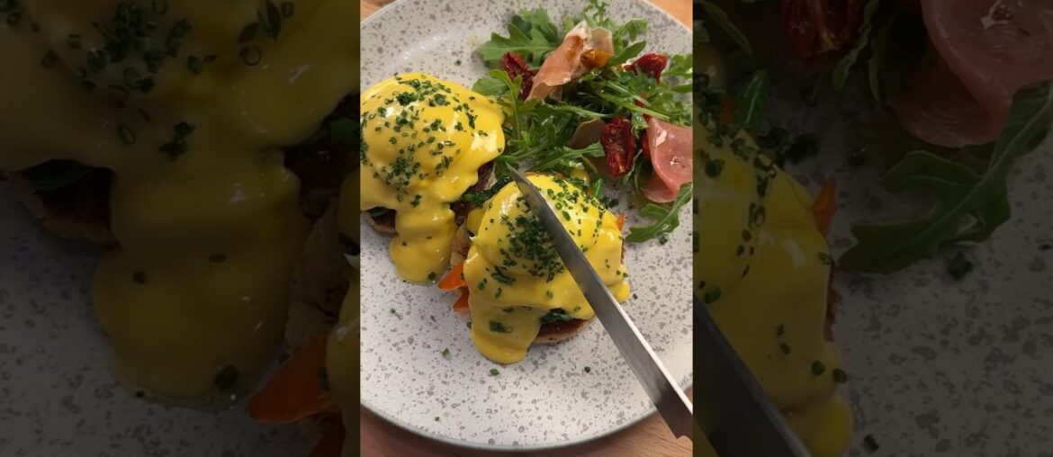 Come make eggs Benedict with me #food #cooking #foodie #chef #eggsbenedict #breakfast