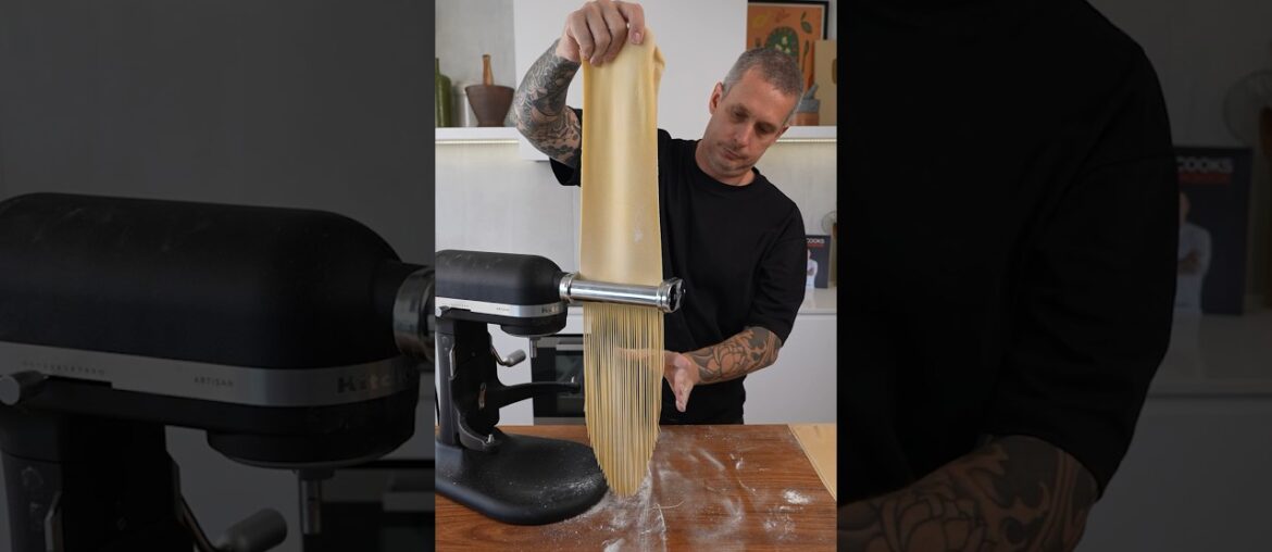 Homemade spaghetti pasta with @KitchenaidAustralia #madeformakers #shorts #kitchenaidcollab Homemade spaghetti pasta with @KitchenaidAustralia #madeformakers #shorts #kitchenaidcollab