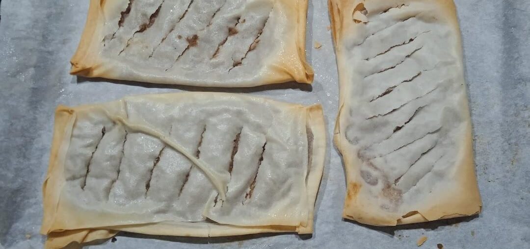 Apple Pie Egg Rolls 🍎 (160 Kcal Each!)