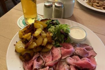 Roast beef and potatoes in Cologne