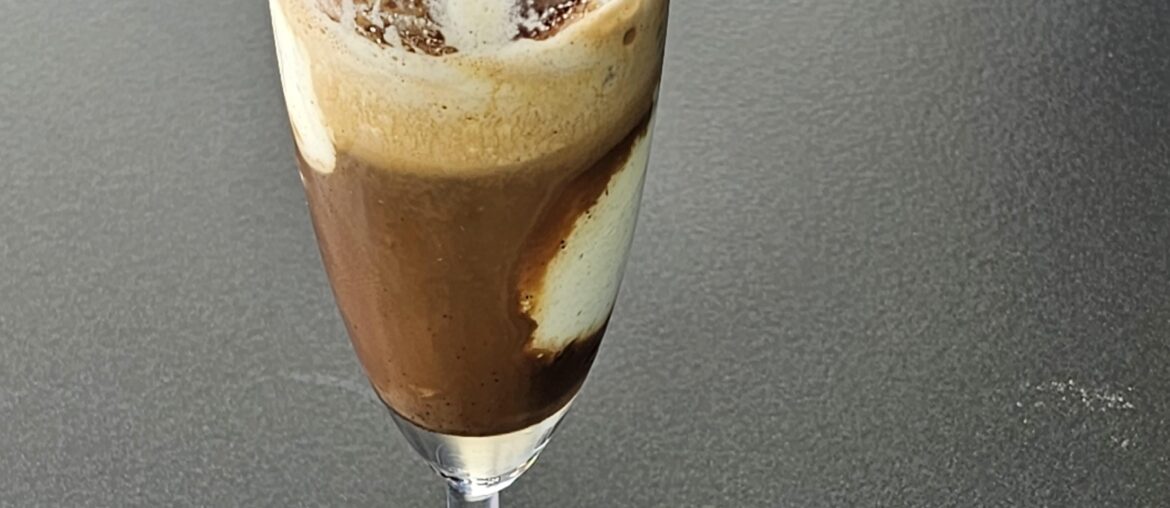 Combatting 32°with an Affocato, consisting of a shot of vanilla syrup, a generous portion of bourbon vanilla ice cream, topped with a hot strong espresso and crowned with some chocolate powder