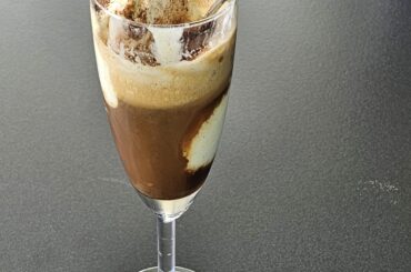 Combatting 32°with an Affocato, consisting of a shot of vanilla syrup, a generous portion of bourbon vanilla ice cream, topped with a hot strong espresso and crowned with some chocolate powder