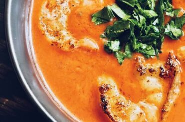 Mes nouveaux plats au menu : Gaspacho aux crevettes ; huîtres pochées au court bouillon à base de sauce soja et mayonnaise maison aux algues marinées.