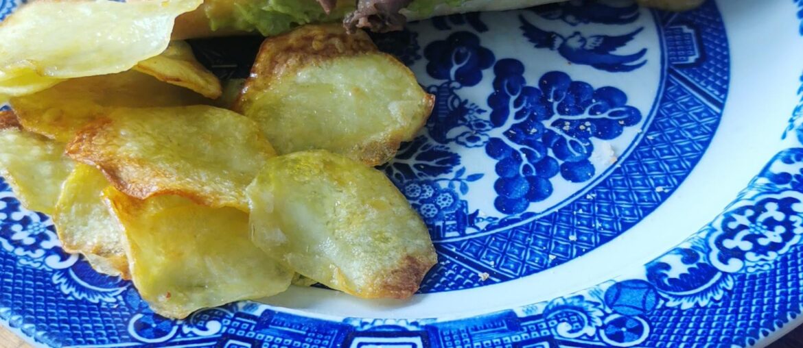[Homemade] beef panini with chimichuri, smashed avocado with lime, tomato, crispy onions, double Gloucester with chive cheese and homemade potato crisps