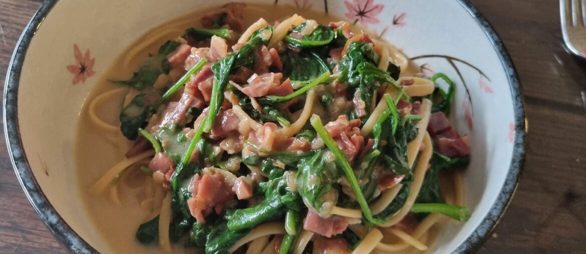 Linguines au jambon et aux épinards - Recette