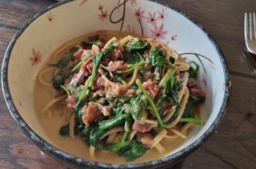 Linguines au jambon et aux épinards - Recette