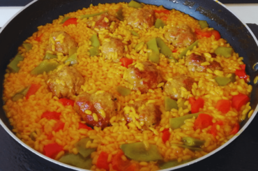 Rice with Meatballs and Runner Beans
