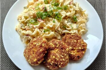 My weekend cooking: Saturday - Meatballs with peanut crisps and pasta salad with loaded vegetables and mayo. Sunday - Beef leg steak baked on mushrooms, new potatoes and sauce made from fresh dill, butter and cream 😋