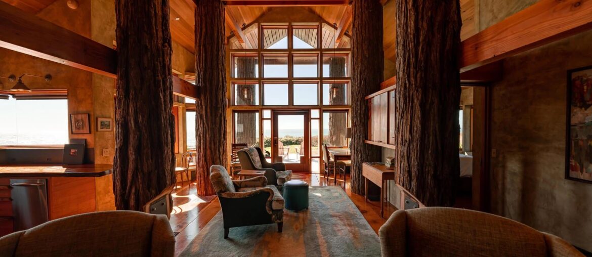 Expansive and Organic Room at the Newport Ranch Inn in Fort Bragg, California [1920x1080]