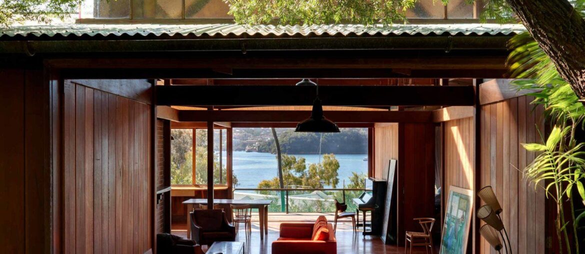 the Tom Uren House. Designed by Richard Leplastrier. [1522x1902]