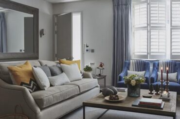 Living Room With a Coffee Table, Plano, Texas - USA [768x614]