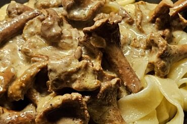 Chanterelles at a creamy sauce, with fettuccine