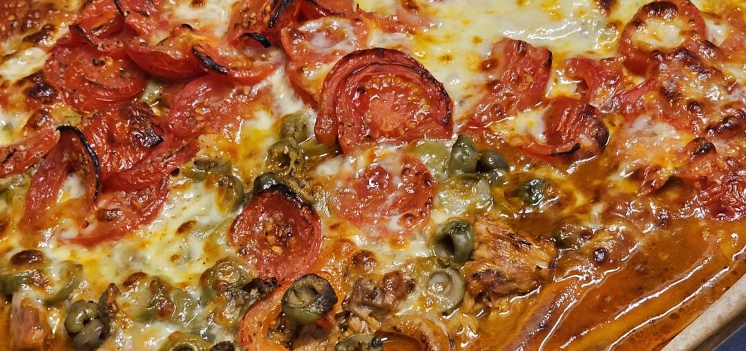 Pizza Mediterrana (capers, olives, mozzarella, peppers, tuna, onions, tomatoes and tomato concentrate from last autumn's harvest)