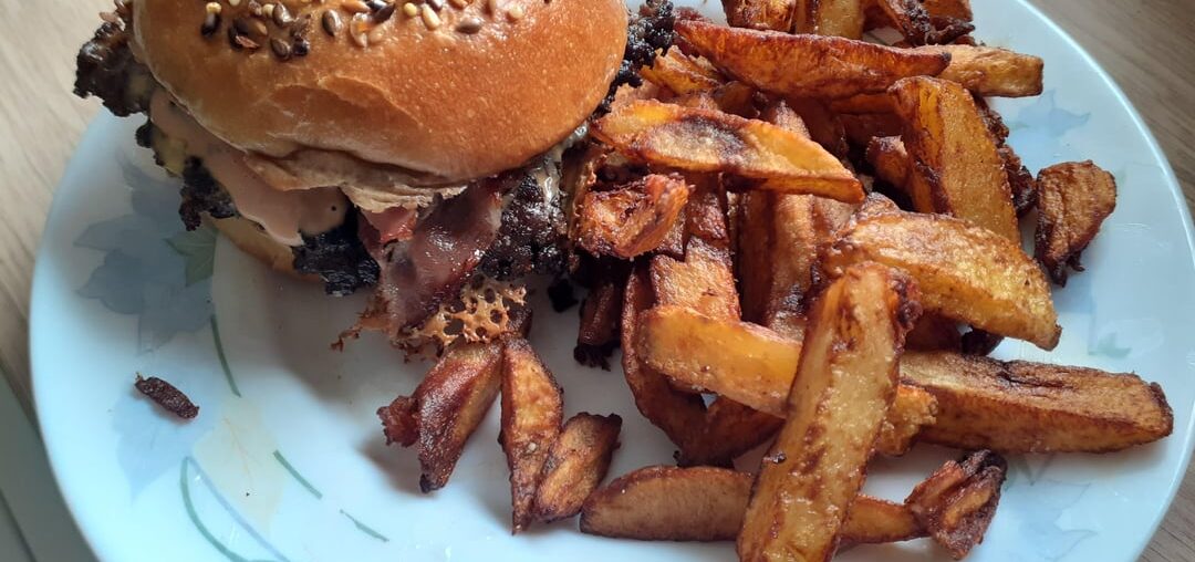 Frite maison et pain de boulangerie