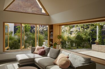 New extension to an Edwardian house with panoramic views of the new garden, Melbourne, Victoria, Australia [1600x1067]