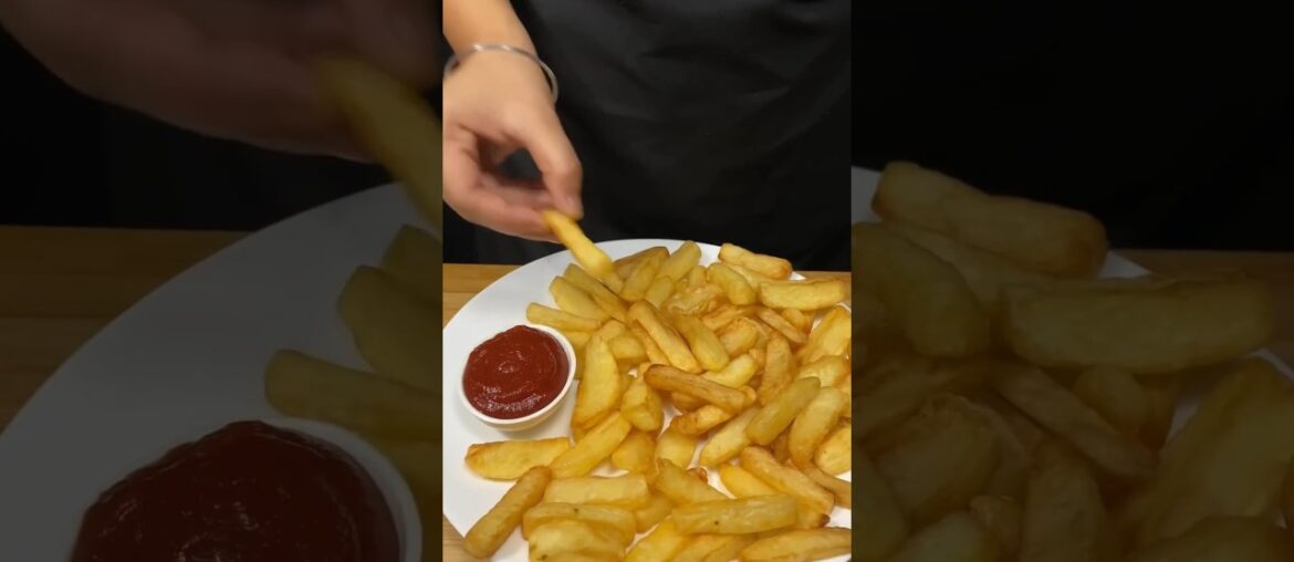 French fries with tomato ketchup #frenchfries #frenchfry #frenchfingur #frenchforbeginner #fastfood