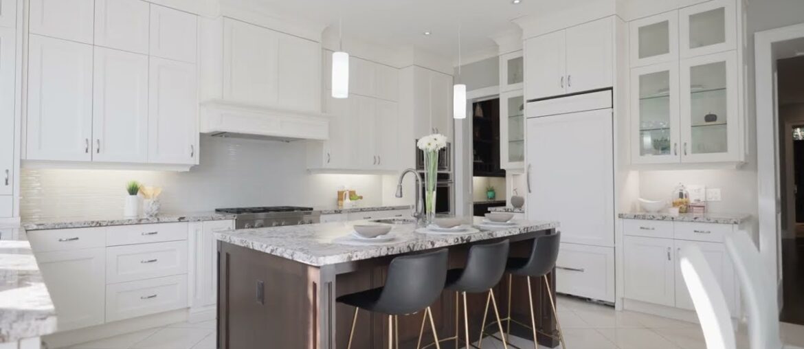 Luxury Home in Mineola East Port Credit 1290 Lakebreeze Dr Mississauga