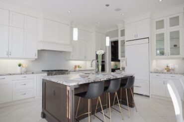 Luxury Home in Mineola East Port Credit 1290 Lakebreeze Dr Mississauga