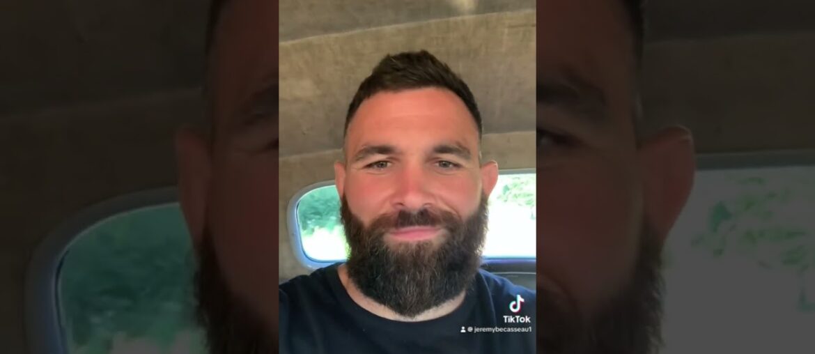 #frenchlife #france #car #voiture #traction #citroen #vinrouge #redwine #wine #worldwar #day #life