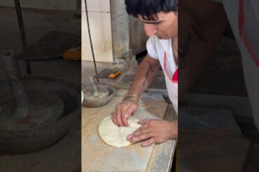 Baking barbari pizza in a Berberi bakery in Iran #shortsvideo #bread