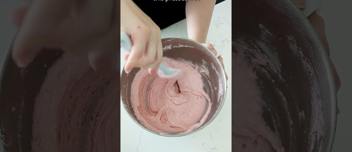 STOP Being So Gentle with Your Macaronage! | How to Macaronage | The Floral Apron