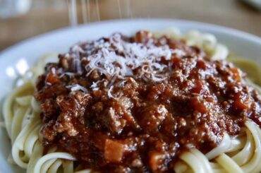 Linguine, Bolognese, fresh grated Parmesan