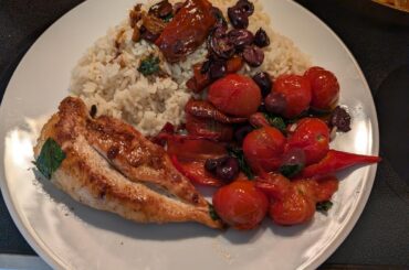 Mediterranean chicken pan