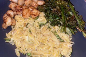 [🏴󠁧󠁢󠁥󠁮󠁧󠁿] scallops, veggie orzo, roast tenderstem broccoli!