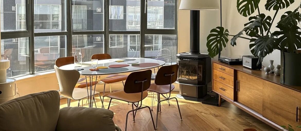 Curved floor-to-ceiling windows in a 1000 Sq Ft one-bedroom apartment, San Francisco, California [1460x1825]