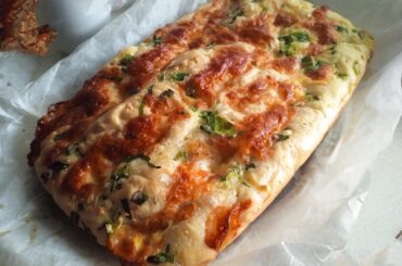 Garlic bread with cheese