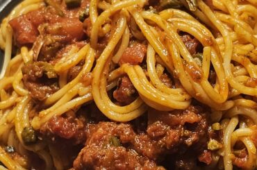 Spaghettoni Puttanesca [instructions in the captions starting at the last picture]