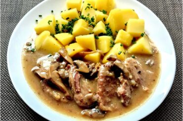 Pork leg on mushrooms in the style of roast beef, boiled potato.