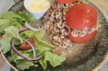 Tomatoes with grey shrimp (Tomate-crevettes) in Bray-Dunes, France