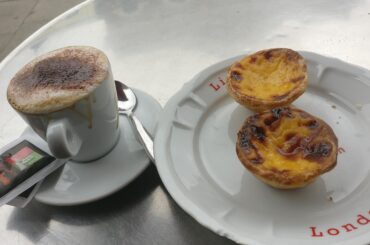 Pastel de Nata lunch snack
