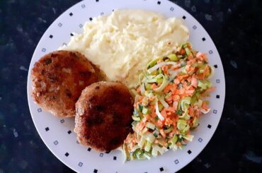 Stuffed minced cutlets with bacon, onion and pickled cucumber, salad with leek and carrot, parsley and lime, puree