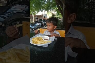 EATS YUMMY FRENCH FRIES