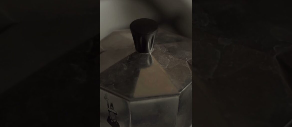 Making coffee in moka pot #coffee #espresso #mokapot